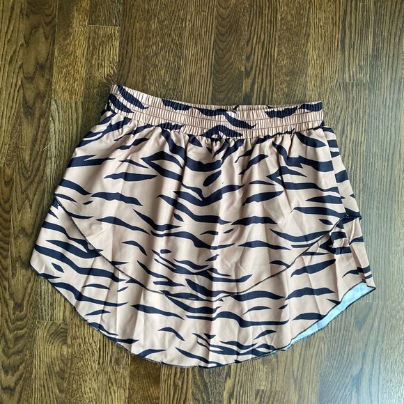 🔹New🔹Tan Animal Print Skirt - Picture 2 of 6